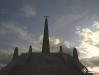Památník Viktoria - pohled z paty schodiště směrem k ochozu s obeliskem